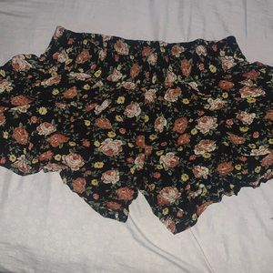 Flowy Flower Pattern Shorts